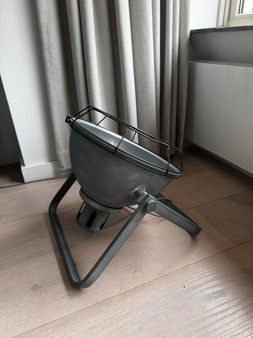 Industriële vloerlamp beschikbaar voor biedingen