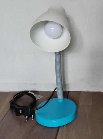 Turquoise /witte staande schemerlamp beschikbaar voor biedingen