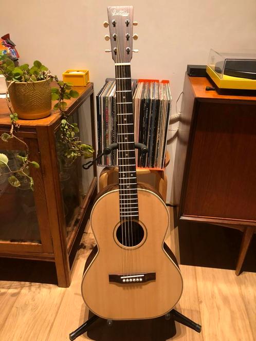 Handgebouwde parlor gitaar Lentini, Muziek en Instrumenten, Snaarinstrumenten | Gitaren | Akoestisch, Zo goed als nieuw, Western- of Steelstringgitaar