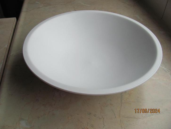 NIEUWSTAAT wit ronde SCHAAL aardewerk KOM doorsnede ø 34 cm, Huis en Inrichting, Woonaccessoires | Schalen en Manden, Zo goed als nieuw