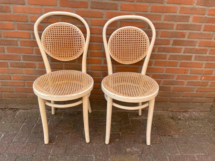 Twee Witte Thonet Stijl Stoelen met Rotan, Huis en Inrichting, Stoelen, Gebruikt, Twee, Hout, Wit, Ophalen
