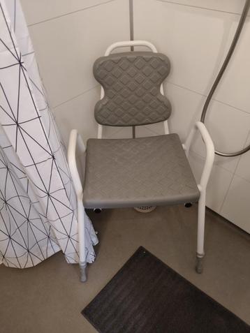 Douchstoel beschikbaar voor biedingen