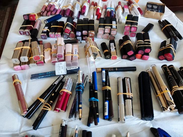 Totaal make-up pakket, braderie of markt!, Sieraden, Tassen en Uiterlijk, Uiterlijk | Cosmetica en Make-up, Nieuw, Gehele gezicht