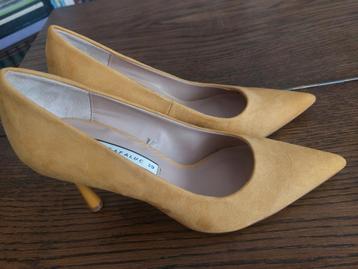 Zara Trafaluc Gele Pumps Maat 39 beschikbaar voor biedingen