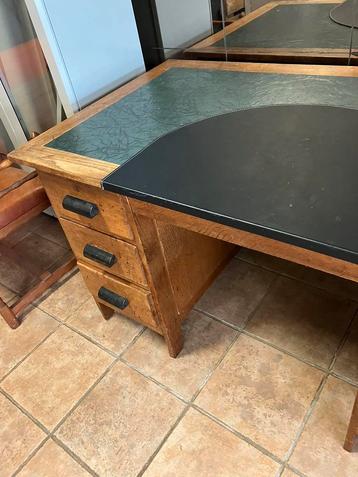 Antiek engels bureau beschikbaar voor biedingen