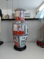 Chinese vaas op sokkel, Antiek en Kunst, Curiosa en Brocante, Ophalen of Verzenden