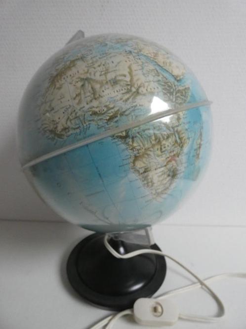 Te koop vintage globe, wereldbol met verlichting, Huis en Inrichting, Woonaccessoires | Wereldbollen, Gebruikt, Verlicht, Ophalen of Verzenden
