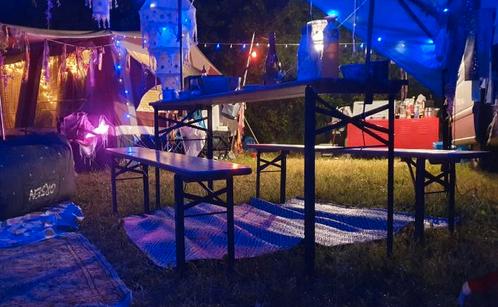 Tuintafel en met twee banken, Tuin en Terras, Tuintafels, Zo goed als nieuw, Rechthoekig, Hout, Ophalen