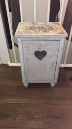 Leuk Nachtkastje met Hartje, Huis en Inrichting, Ophalen, Minder dan 50 cm, Gebruikt, 25 tot 50 cm
