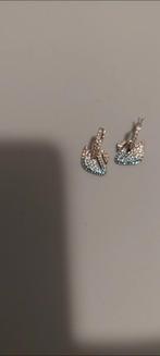 Swarovski😊zwaan oorbellen, Ophalen of Verzenden, Zo goed als nieuw, Zilver, Knopjes of Stekers