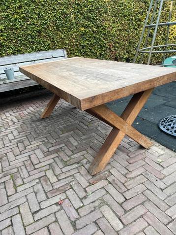 Teak houten tafel 200 x 100 x 81 beschikbaar voor biedingen