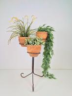 brutalist Smeedijzer plantenstandaard 3 handmade potten ‘60