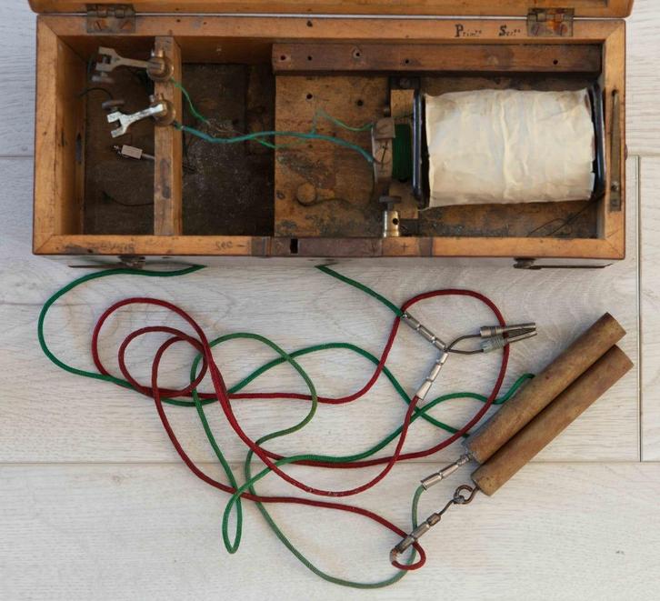 (nr.312) Antiek medisch electro-apparaat / stimulator, Antiek en Kunst, Antiek | Gereedschap en Instrumenten, Ophalen