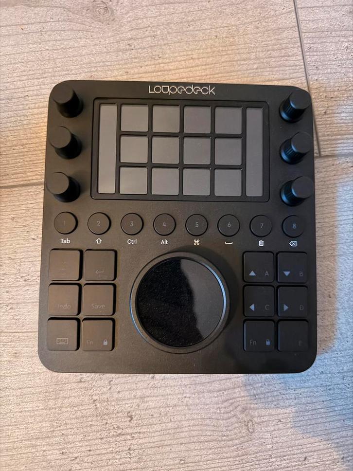 Loupedeck CT - Video Editing Console - Zo Goed Als Nieuw, Computers en Software, Ontwerp- en Bewerkingssoftware, Zo goed als nieuw