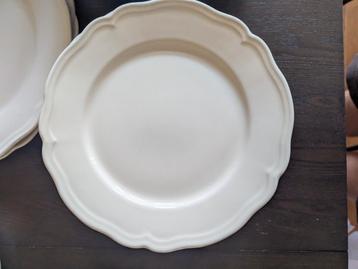 Mooie Ikea Bordenset - Sierlijke Rand beschikbaar voor biedingen