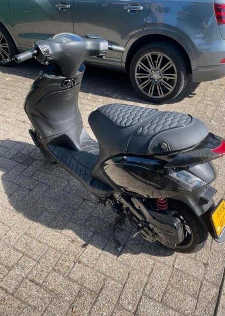 Piaggio zip 80cc, Fietsen en Brommers, Scooters | Piaggio, Zo goed als nieuw, Zip, Benzine, Ophalen