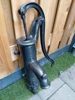 Gietijzeren waterpomp., Ophalen