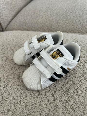 Adidas superstar babyschoentjes beschikbaar voor biedingen
