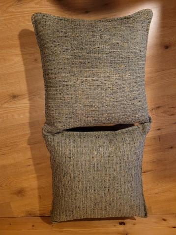 Sierkussens 2 stuks nieuw 50 x 50 cm groen gemeleerd beschikbaar voor biedingen