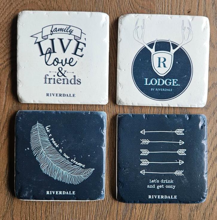 Riverdale stenen onderzetters – set van 4 met kurk, Huis en Inrichting, Woonaccessoires | Onderzetters, Nieuw, Glas of Kopje, Ophalen