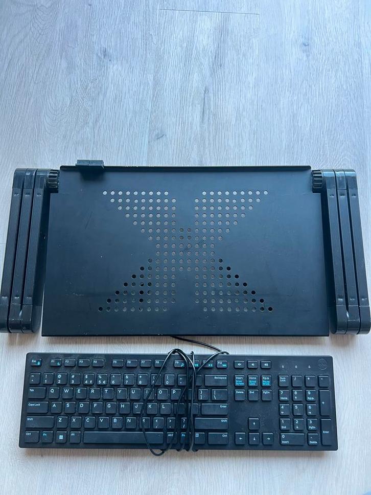 Laptophouder met Keyboard, Computers en Software, Laptoptafels, Gebruikt, In hoogte verstelbaar, Ophalen of Verzenden