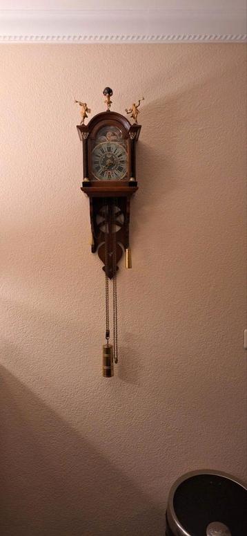 Zeer mooie staat schipptje  met maan en datum in mooie  maho beschikbaar voor biedingen