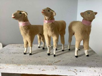 Antieke schaapjes 12 cm hoog beschikbaar voor biedingen
