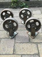 Vier gietijzeren industriële wielen ca eind jaren 40/50, Doe-het-zelf en Verbouw, Zwenkwielen, Ophalen, Gebruikt