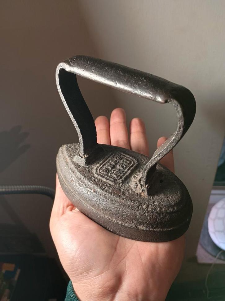 Antieke Strijkijzer - Decoratief, Antiek en Kunst, Antiek | Keukenbenodigdheden, Ophalen of Verzenden