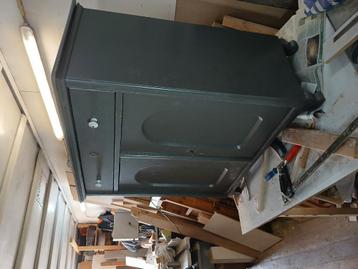 Leuke antieke meidenkast beschikbaar voor biedingen