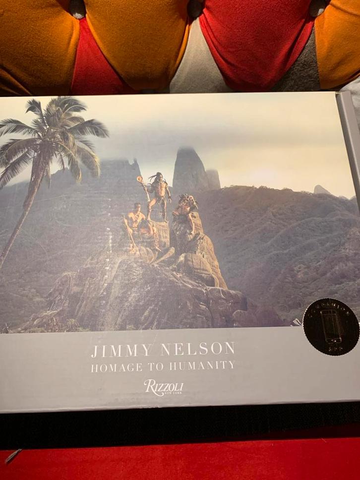 Hommage to Humanity - Jimmy Nelson - Gesigneerd!, Boeken, Kunst en Cultuur | Fotografie en Design, Zo goed als nieuw, Fotografen