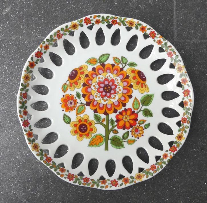 Vintage bord retro bloemenprint Porcellana Schmidt Brazil, Huis en Inrichting, Keuken | Servies, Zo goed als nieuw, Bord(en), Overige stijlen