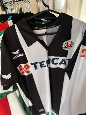 Retrovoetbalshirts Van S t/m XXXL beschikbaar voor biedingen