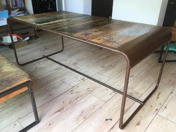 Unieke eettafel van mangohout