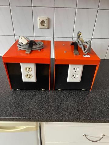 2x zware voedingen , trafo met div spanningen . Wo. 110 volt beschikbaar voor biedingen