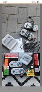 Super Nintendo  classic mini, Spelcomputers en Games, Ophalen of Verzenden, Zo goed als nieuw, Met 2 controllers