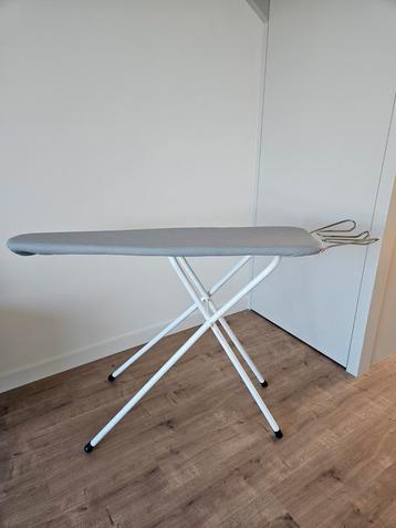 Strijkplank beschikbaar voor biedingen