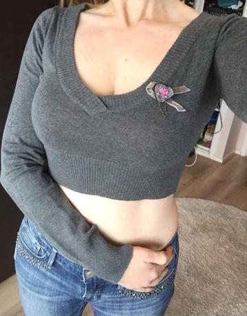 Bershka grijse korte v-hals crop trui cropped trui maat M beschikbaar voor biedingen