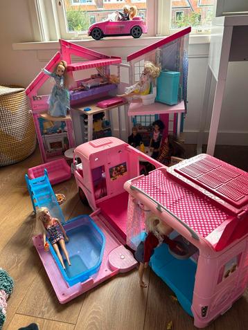 Compleet Barbie Huis, Camper, Auto & Poppen beschikbaar voor biedingen