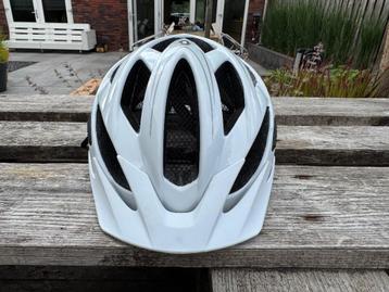 Fietshelm kind wit beschikbaar voor biedingen