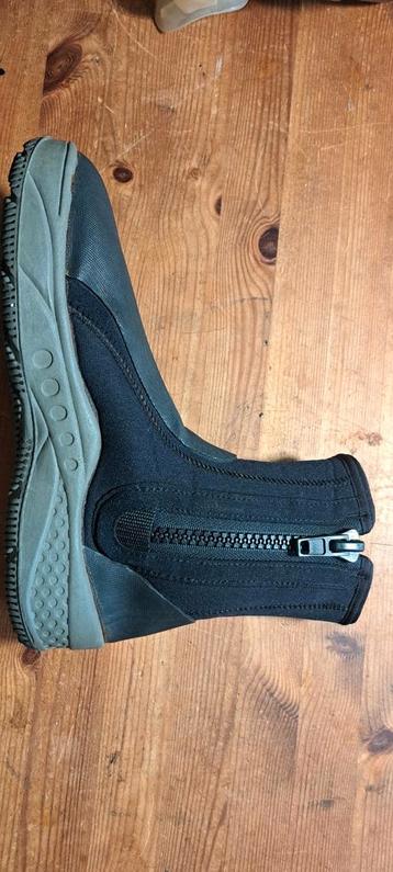 Duikschoenen maat M 5 mm beschikbaar voor biedingen
