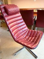 Fauteuil, rood, draaiend!, Huis en Inrichting, Fauteuils, Gebruikt, Ophalen of Verzenden, 50 tot 75 cm, Leer