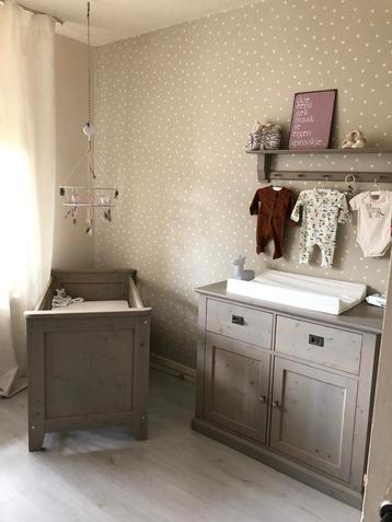 Complete kinderkamer ledikant + comode + kledingkast + kapst beschikbaar voor biedingen