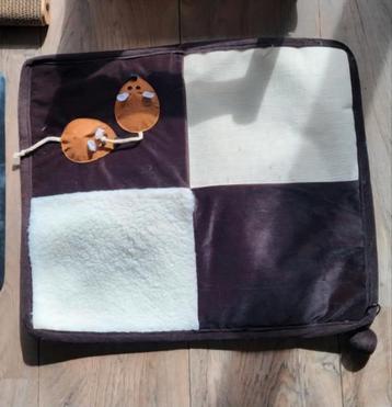 Katten speelmatje  beschikbaar voor biedingen