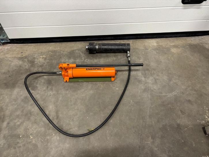 Enerpac perspomp met persslang en persvijzel, Doe-het-zelf en Verbouw, Gereedschap | Handgereedschap, Zo goed als nieuw, Ophalen