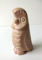 Marmer beeld van uil beige met bewerkt oppervlak 9153-d, Antiek en Kunst, Ophalen of Verzenden