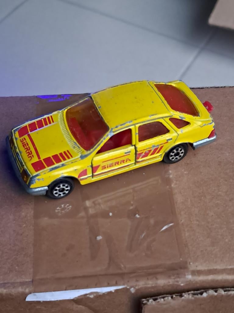 Majorette Ford Sierra licht geel netjes bespeeld, Ophalen of Verzenden, Gebruikt, Auto