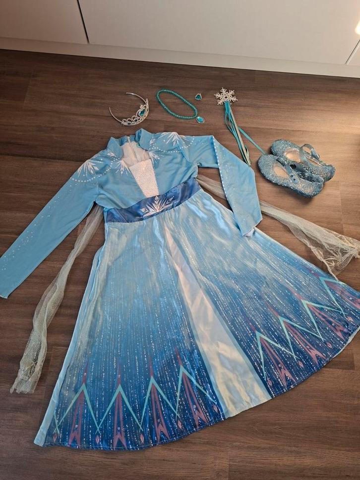 Elsa jurk maat 134/140 en schoenen (Het Betere Merk), Kinderen en Baby's, Carnavalskleding en Verkleedspullen, Gebruikt, Meisje