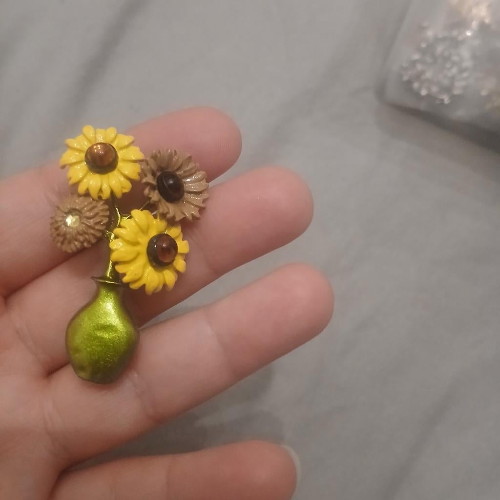 Bloemen broche GRATIS VERZENDING, Sieraden, Tassen en Uiterlijk, Broches, Ophalen of Verzenden, Nieuw, Overige materialen