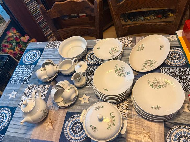 Compleet 6-persoons servies - fijn porselein, Antiek en Kunst, Antiek | Servies compleet, Ophalen of Verzenden